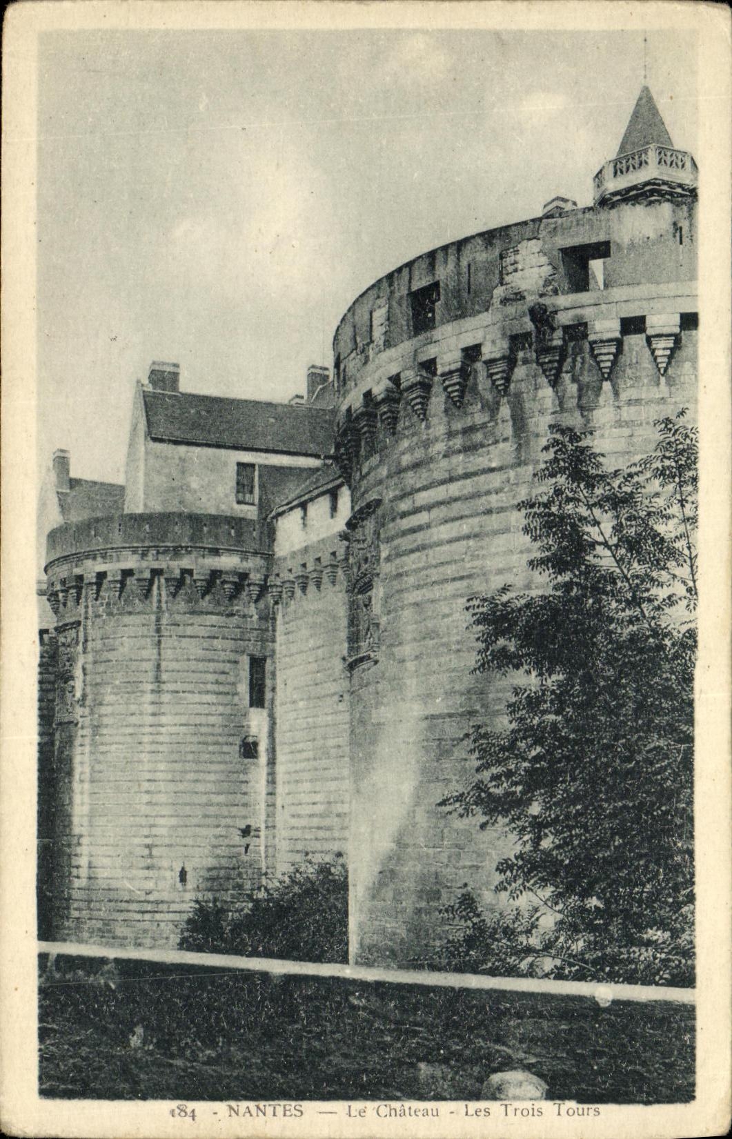 CPA Nantes Le Chateau Les Trois Tours