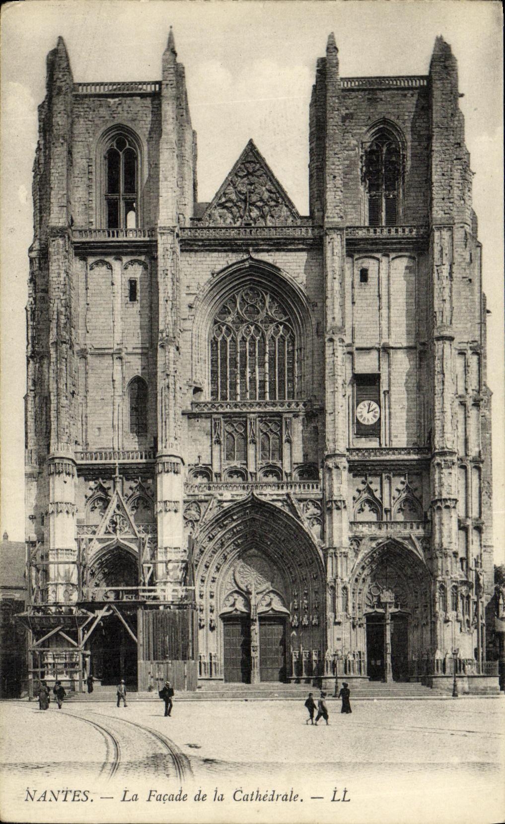 CPA Nantes La Facade de la Cathedrale
