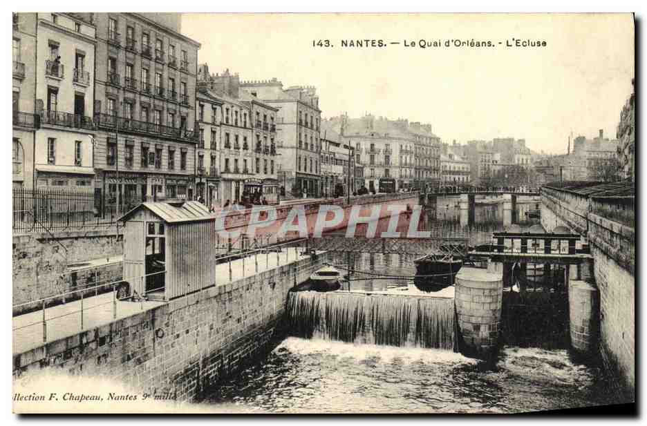 CPA Nantes Le Quai d Orleans L Ecluse