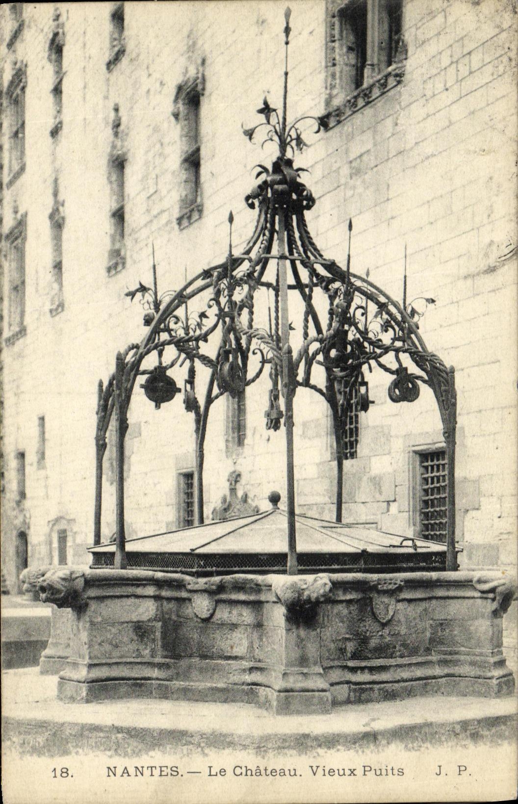 CPA Nantes Le Chateau Vieux Puits