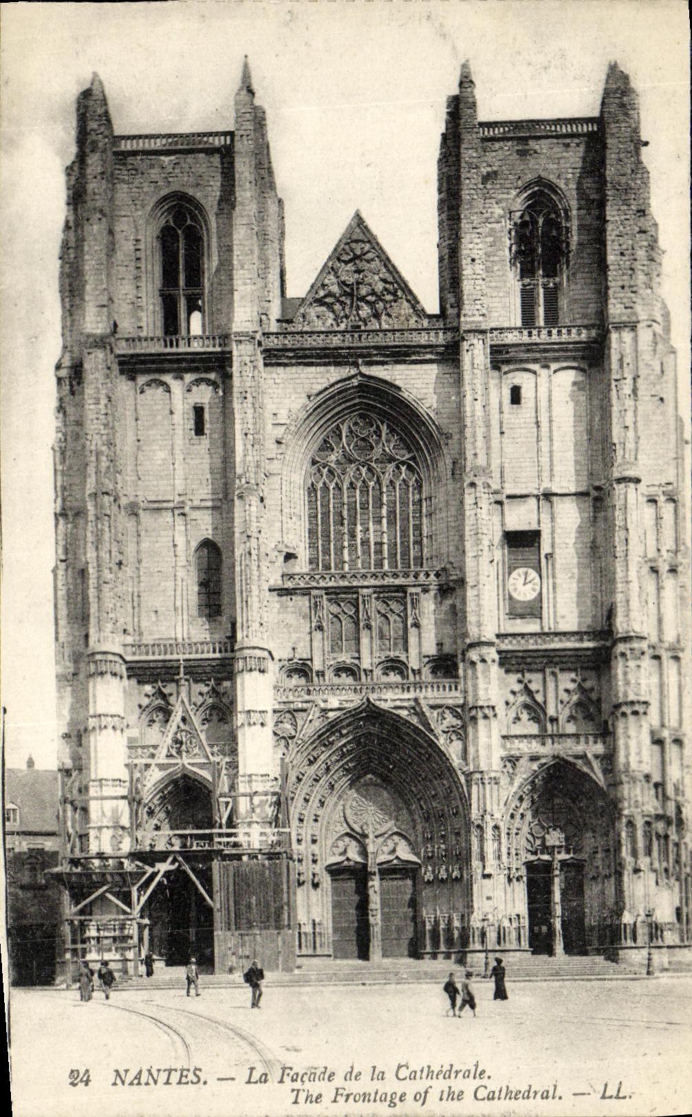 CPA Nantes La Facude de la Cathedrale 