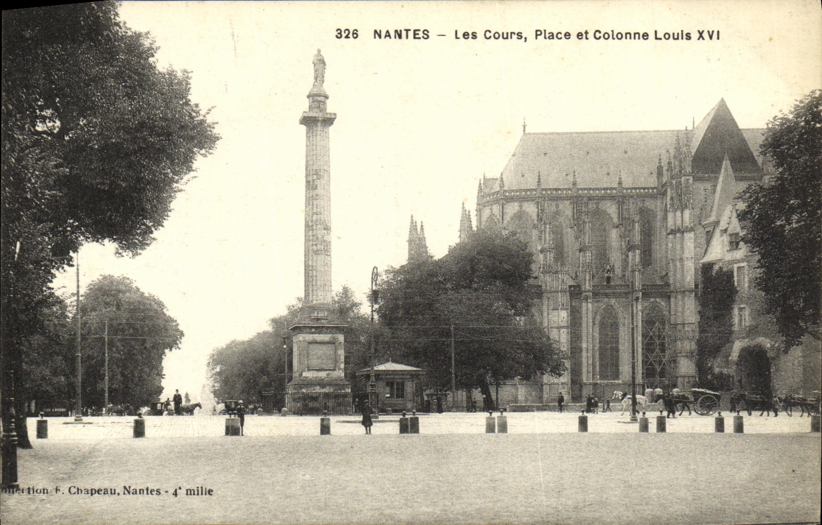 CPA Nantes Les Cours Place et Colonne Louis XVI