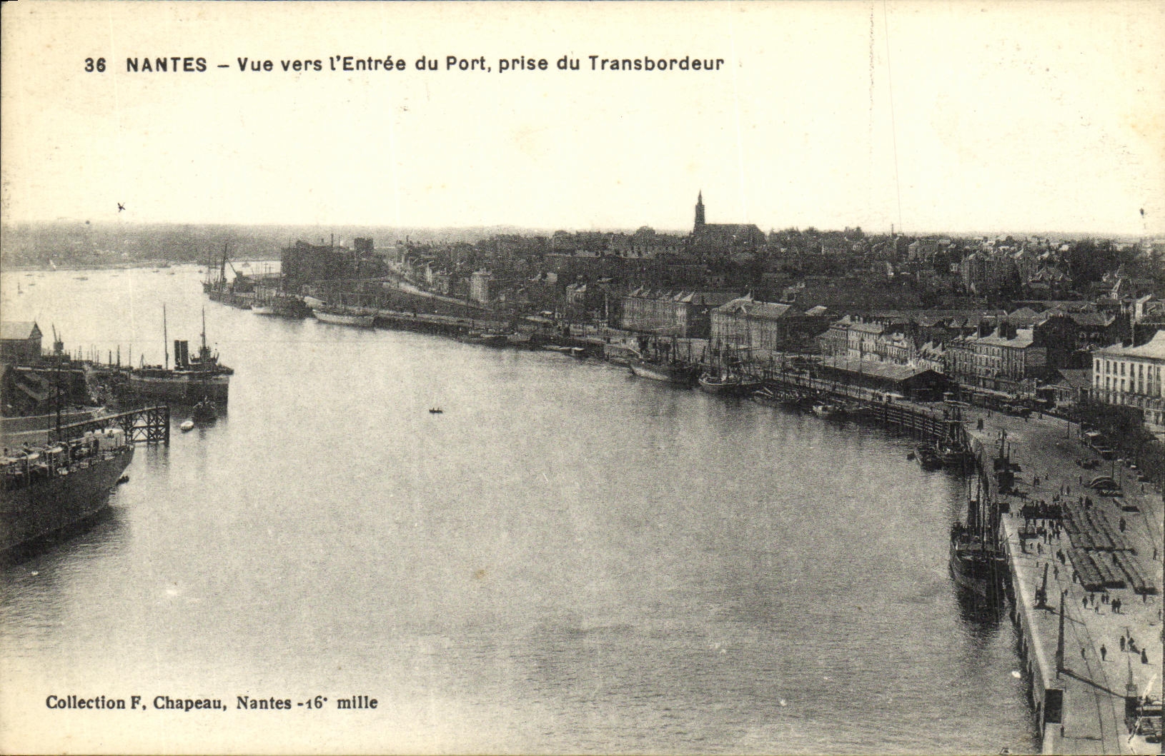 CPA Nantes Vue vers l Entree du Port prise du Transbordeur