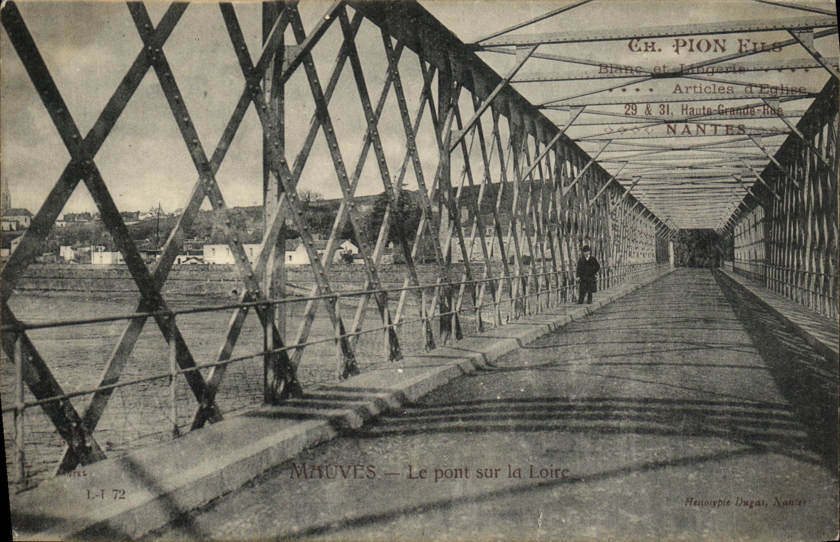 CPA Nantes Le Pont sur la Loire