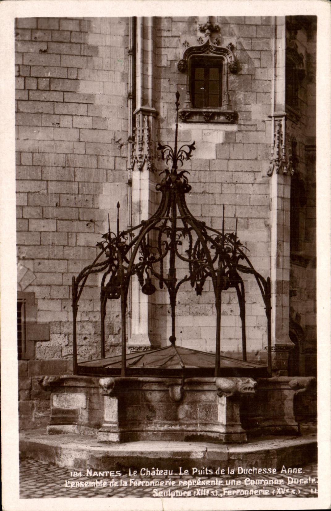 CPA Nantes Le Chateau Le Puits de la Duchesse Anne