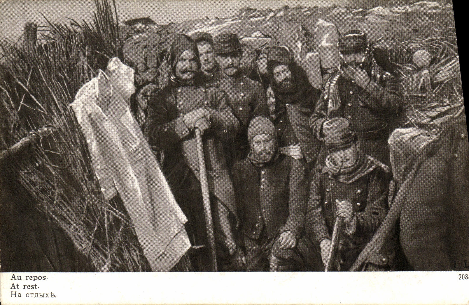 CPA Au repos Soldats Militaria