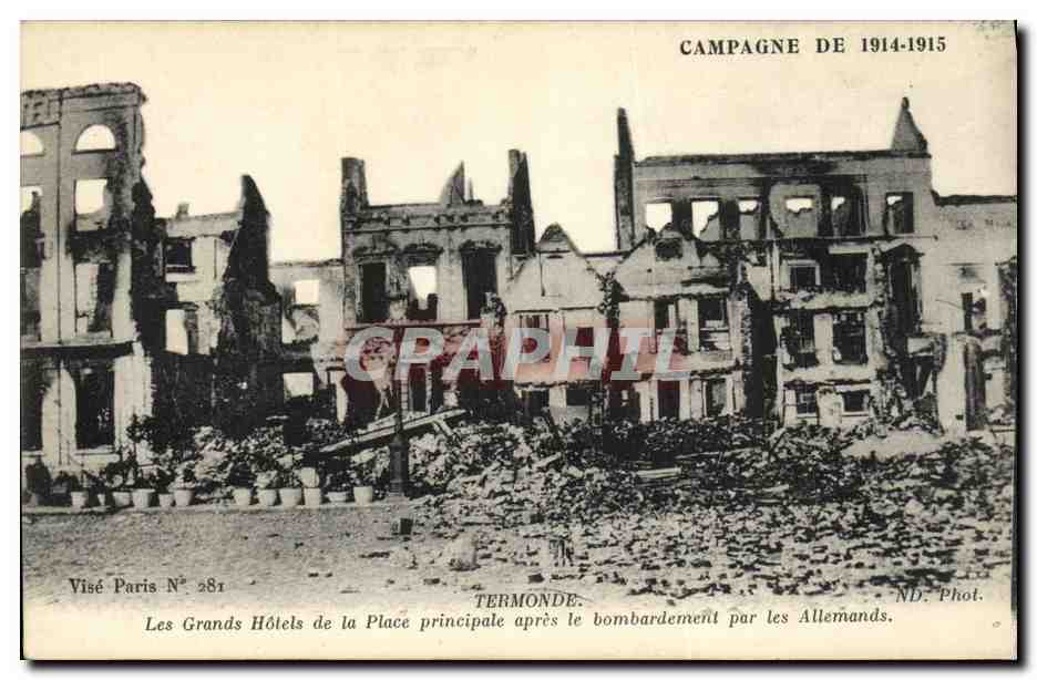 CPA Campagne de Termonde Les Grands Hotels de la Place principlae apres le bombardement par les Allemands Militaria