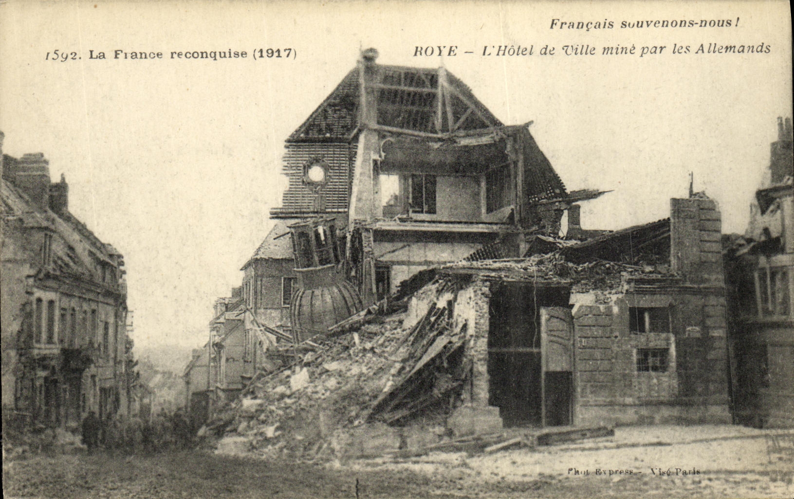 CPA La France reconquise Roye L Hotel de Ville mine par les Allemans Militaria
