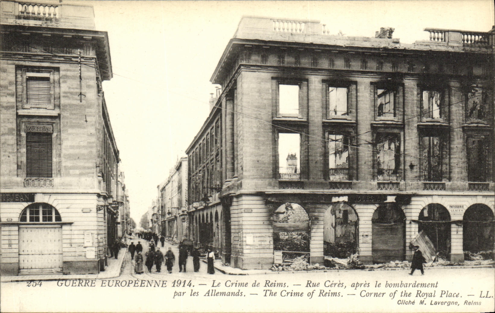 CPA Le Crime de Reims Rue Ceres apres le bombardement par les Allemands Militaria
