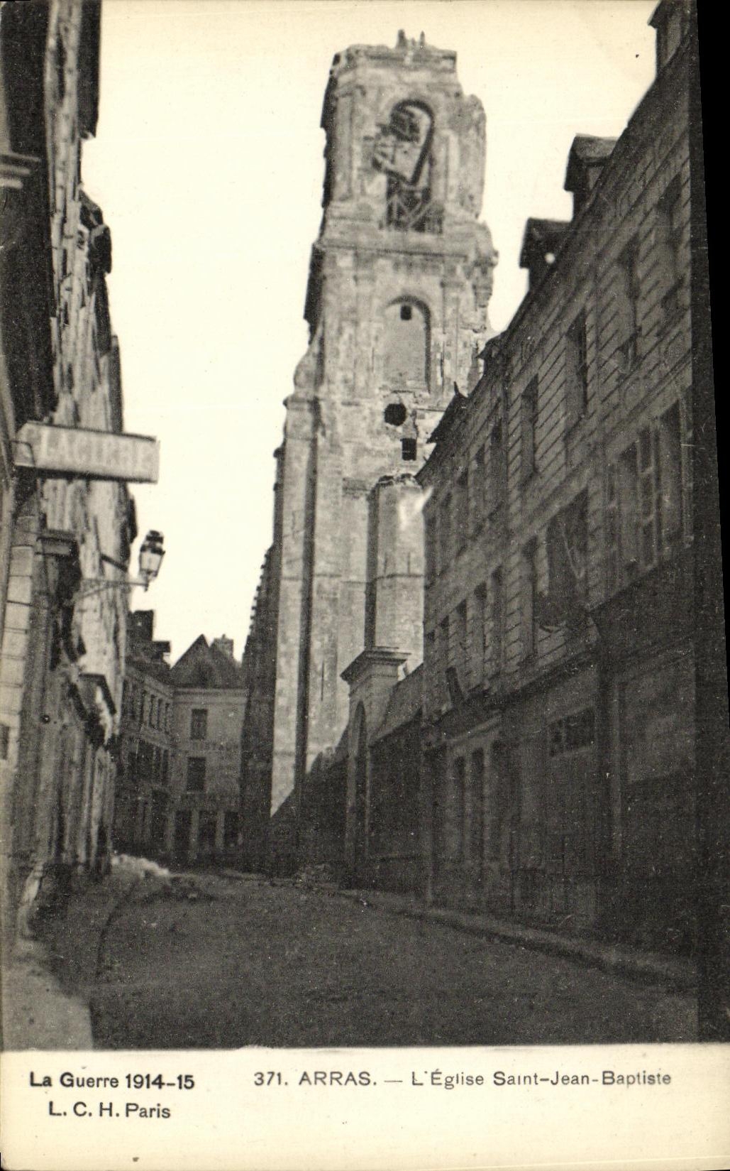 CPA Arras L Eglise Saint Jean Baptiste Militaria
