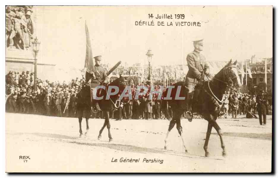 CPA 14 Juillet 1919 Defile de la Victoire Le General Pershing Militara