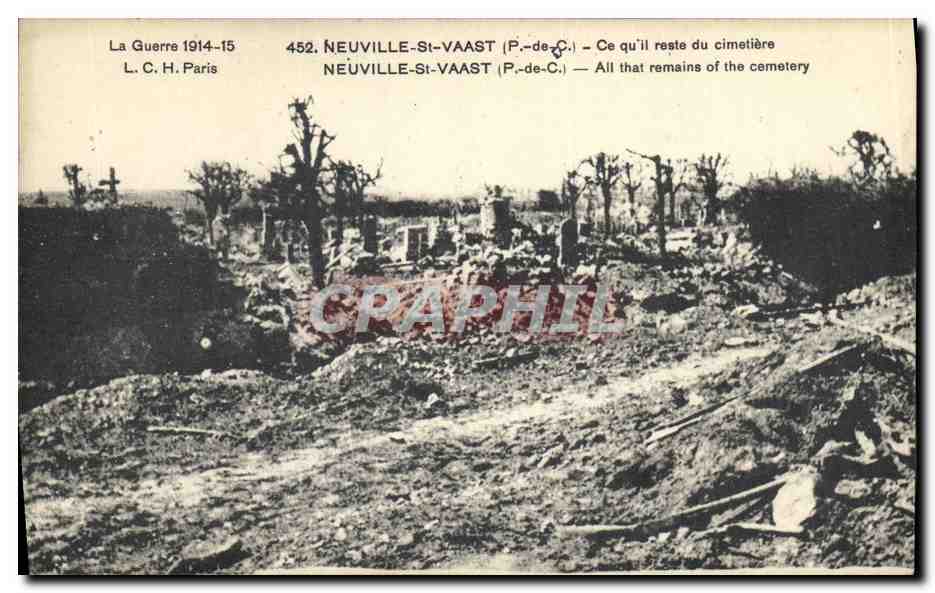 CPA Neuville St Vaast Ce qu il reste du cimetiere Militaria