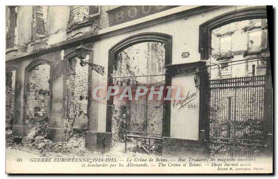 CPA Militaria Guerre Europeenne Le Crime de Reims Rue Trudaine les Magasins