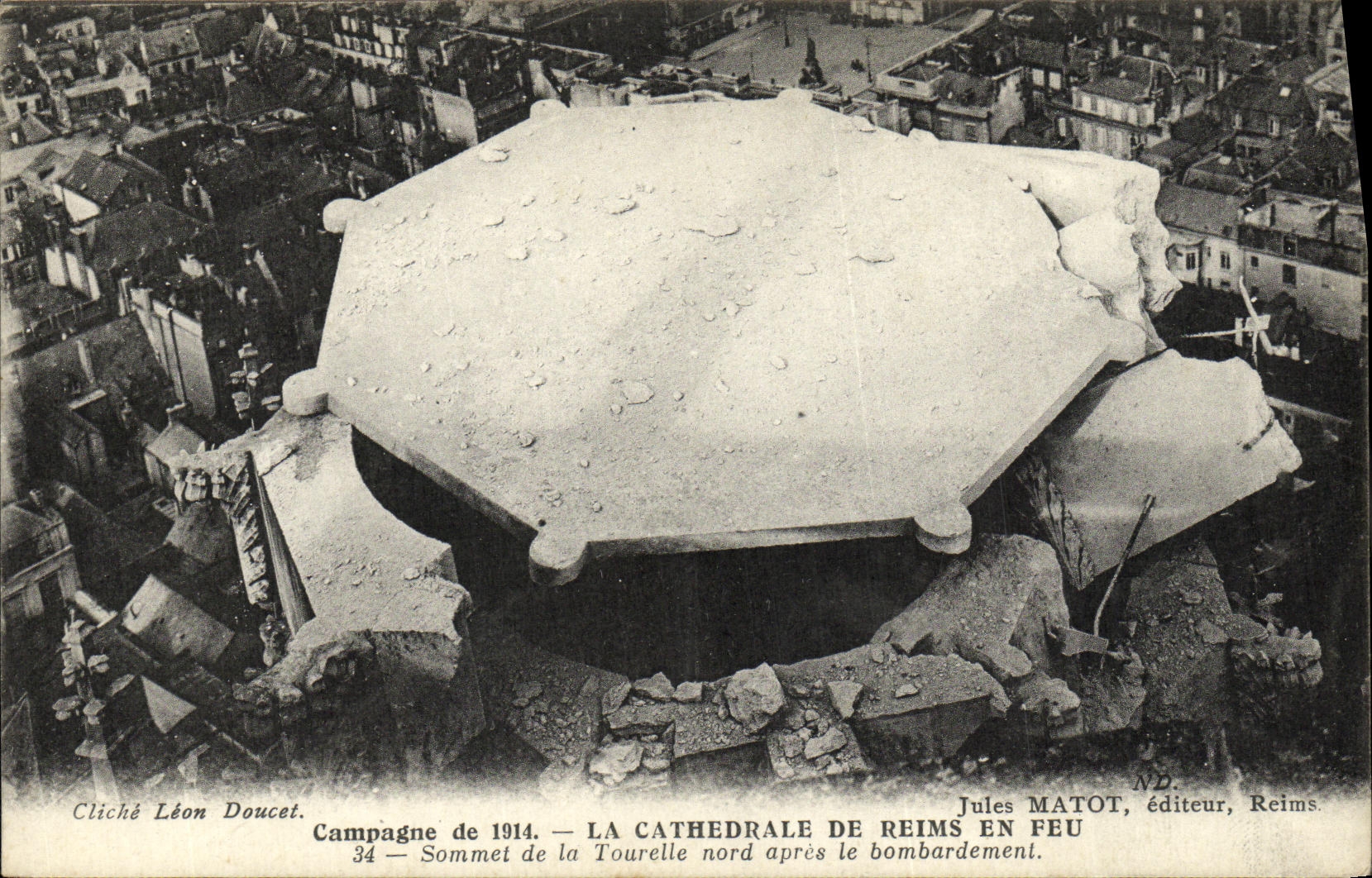 CPA Militaria Reims La Cathedrale De Reims En Feu Campagne Sommet de la Tourelle nord