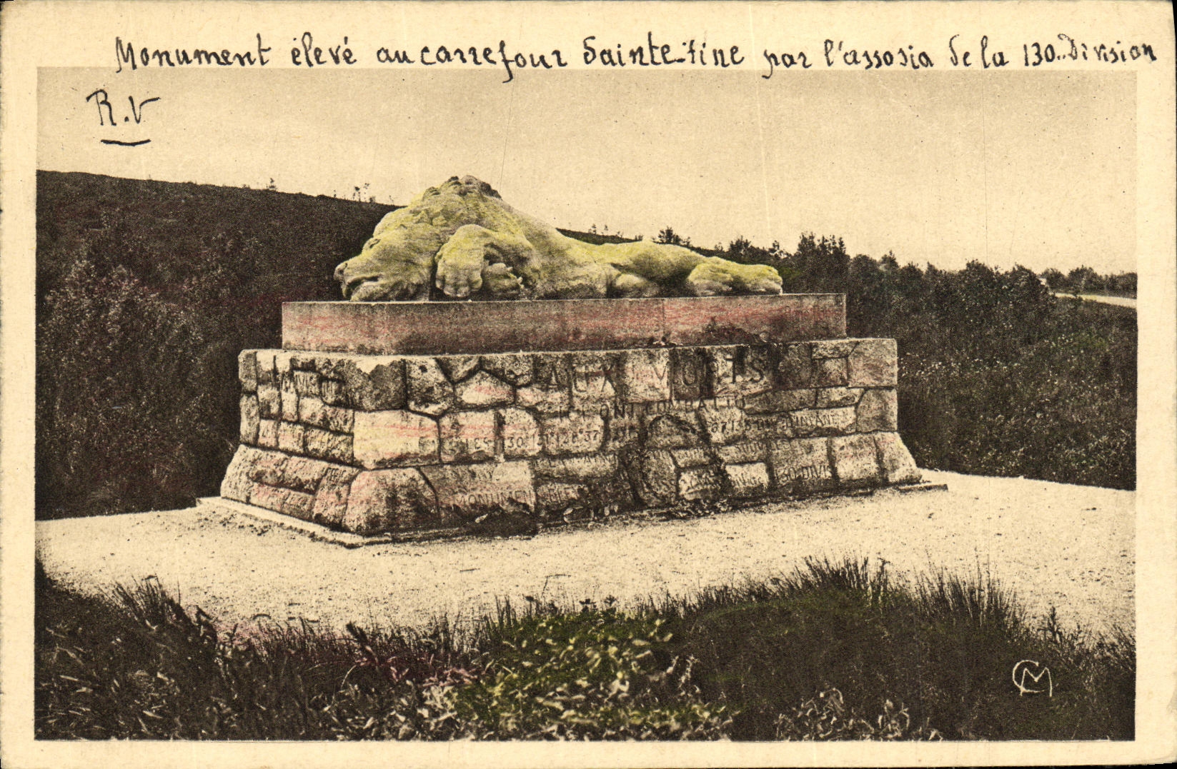 Monument élevé au carrefour Sainte-Fine par l'Association de la 130e Division — Ossuaire de Douaumont