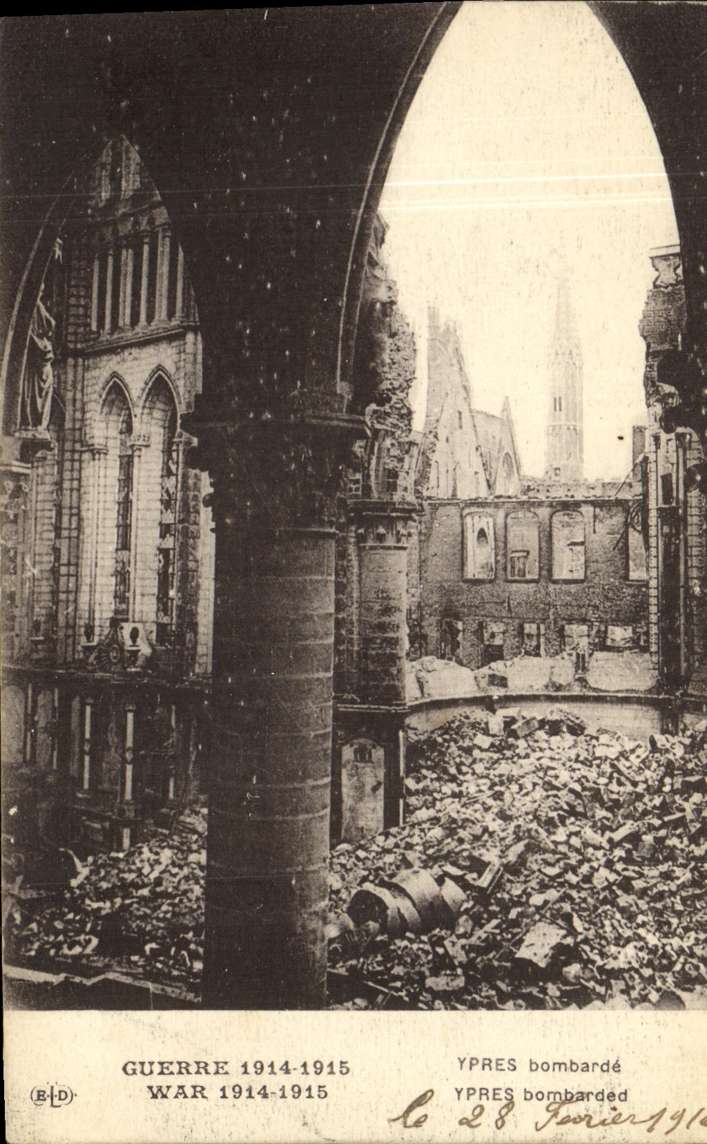 CPA Militaria Ypres Bombarde