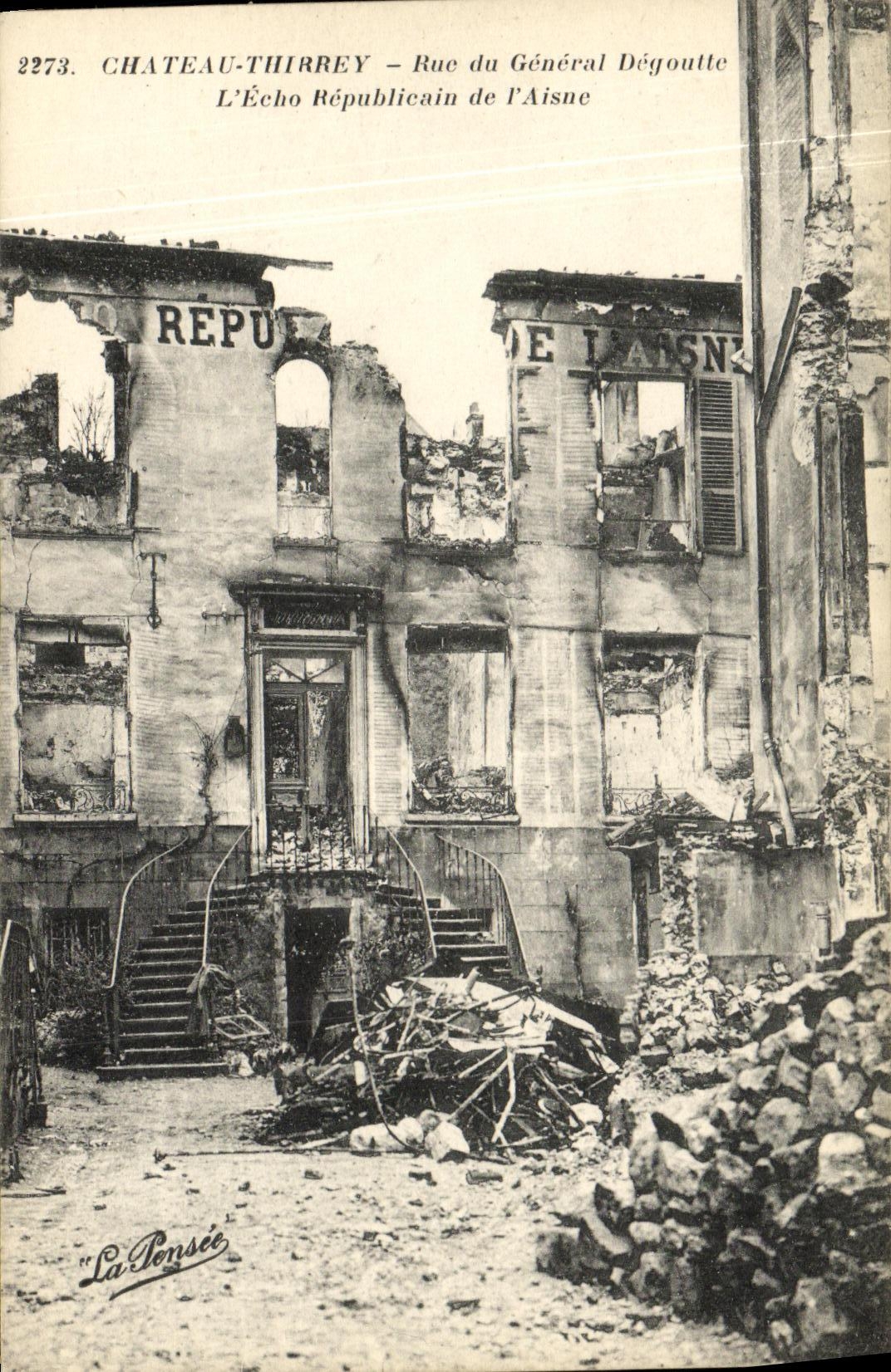 CPA Militaria Chateau Thirrey Rue du General Degoutte L Eche republicain de l Aisne Journal