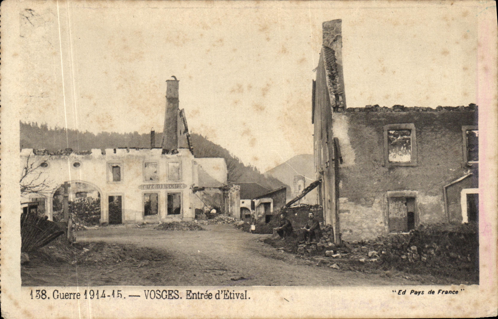 CPA Militaria Guerre Vosges Entree d Etival