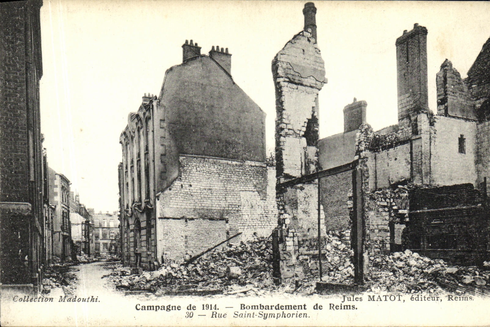 CPA Militaria Campagne Bombardement de Reims Rue Saint Symphorien