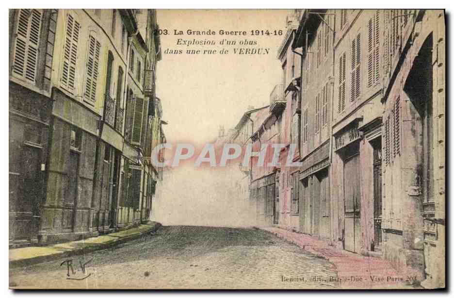 CPA Militaria La Grande Guerre Explosino d un obus Dans Une rue de Verdun