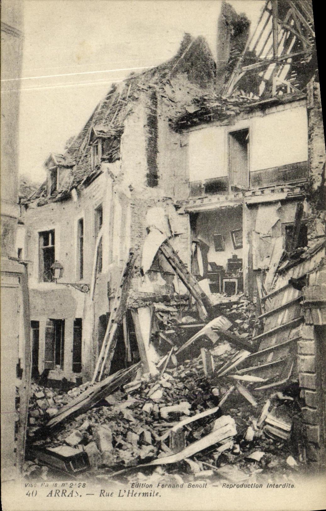 CPA Militaria Arras Rue L Hermite