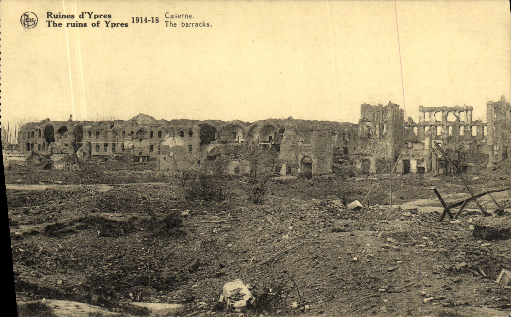 CPA Militaria Ruines d Ypres Caserne