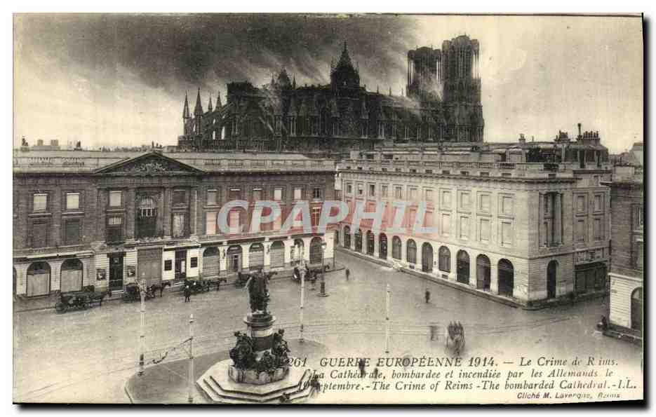 CPA Militaria Guerre Europeenne Le Crime de Reims la cathedrale bombardee