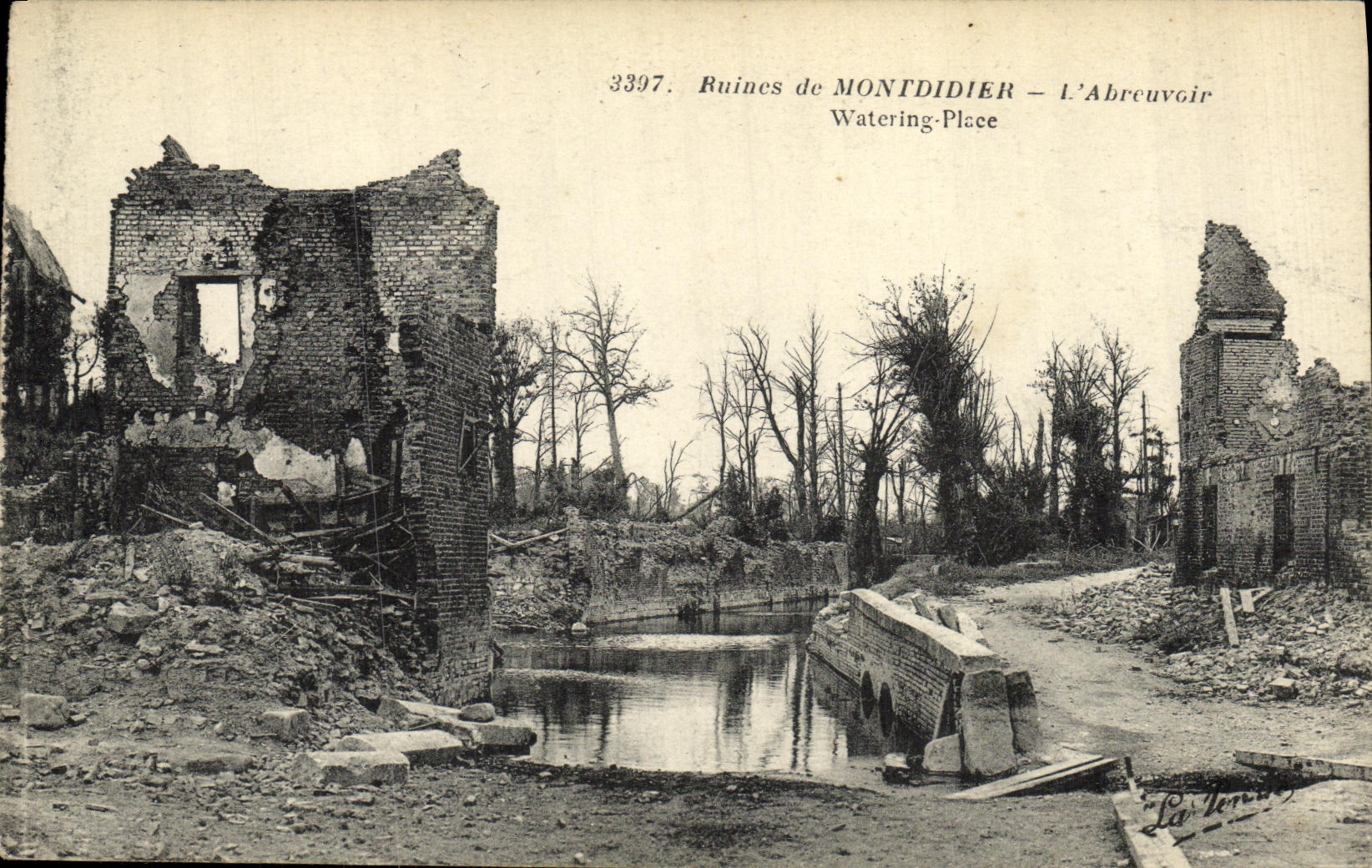 CPA Militaria Ruines de Monididier l Abreuveir 