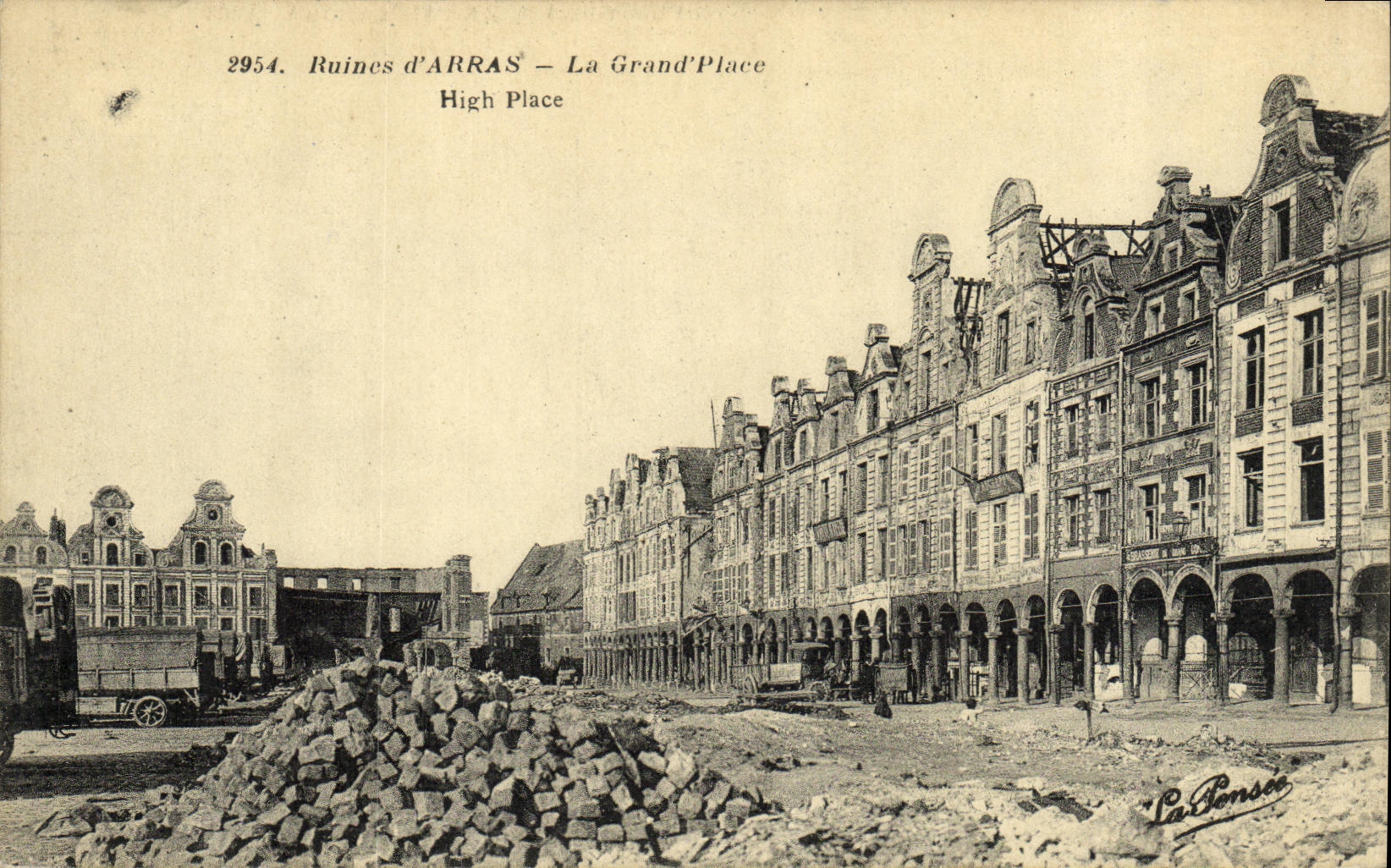 Ruines d'ARRAS — La Grand'Place — La Pensée