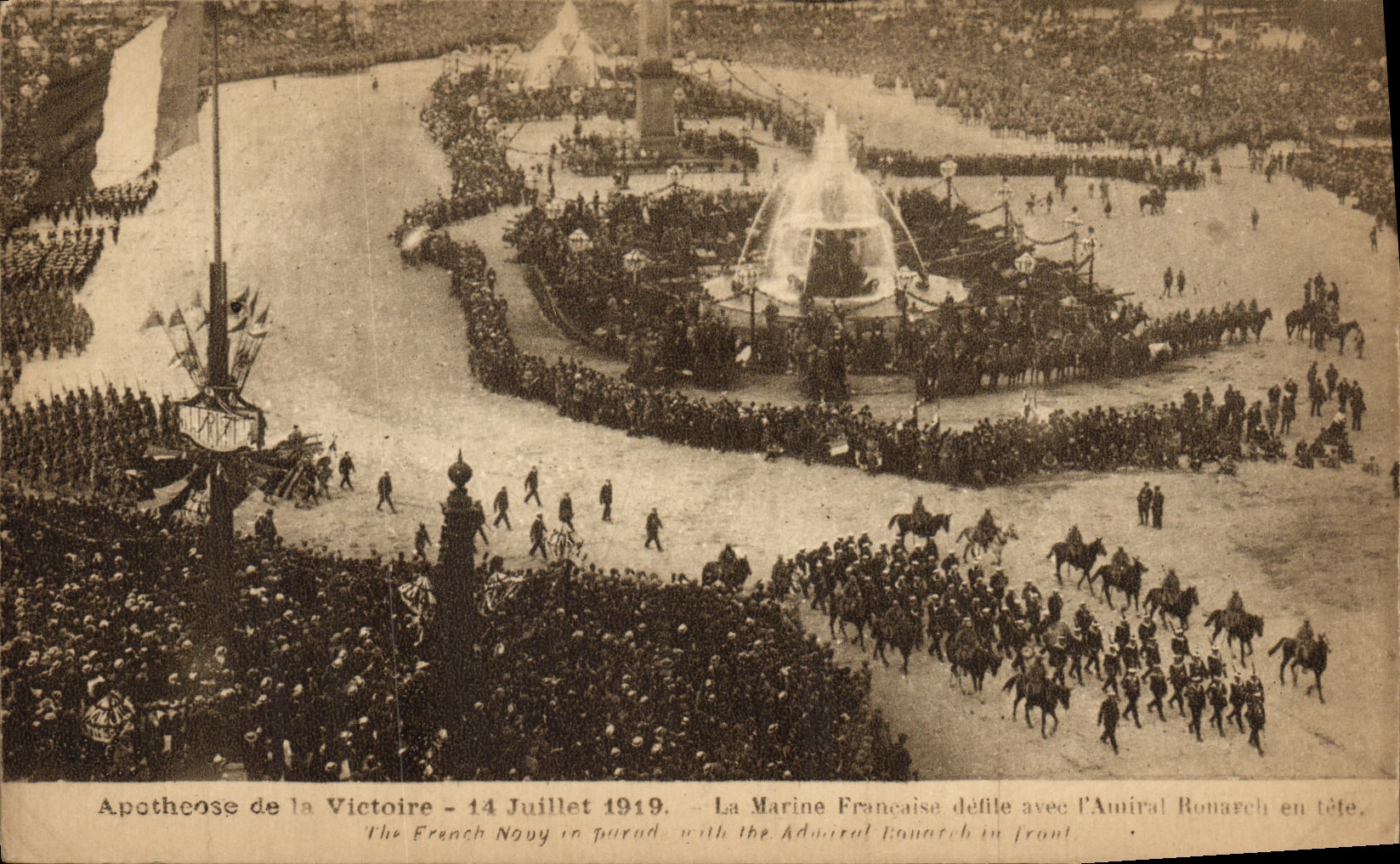 CPA Militaria Apotheose de la victoire 14 juillet 1919 La marine francaise defile avec l amiral Romach en tete