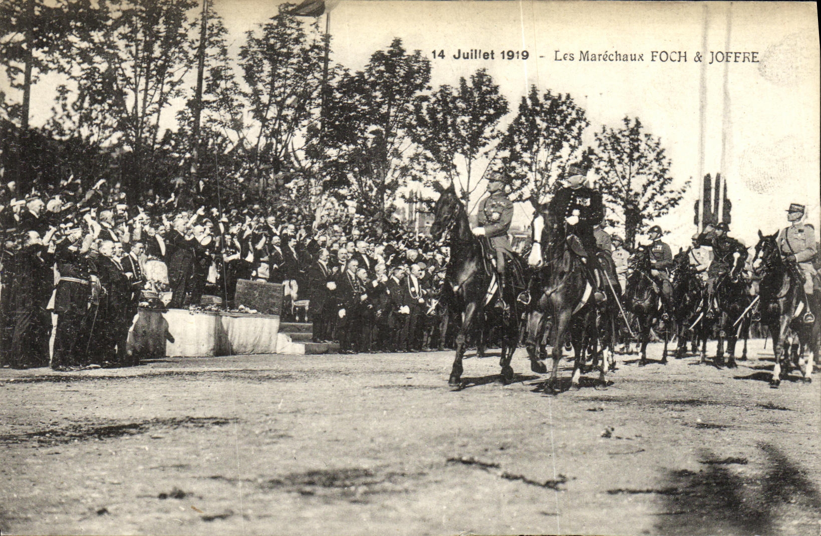 CPA Militaria Les Marechaux Foch Joffre 14 juillet 1919