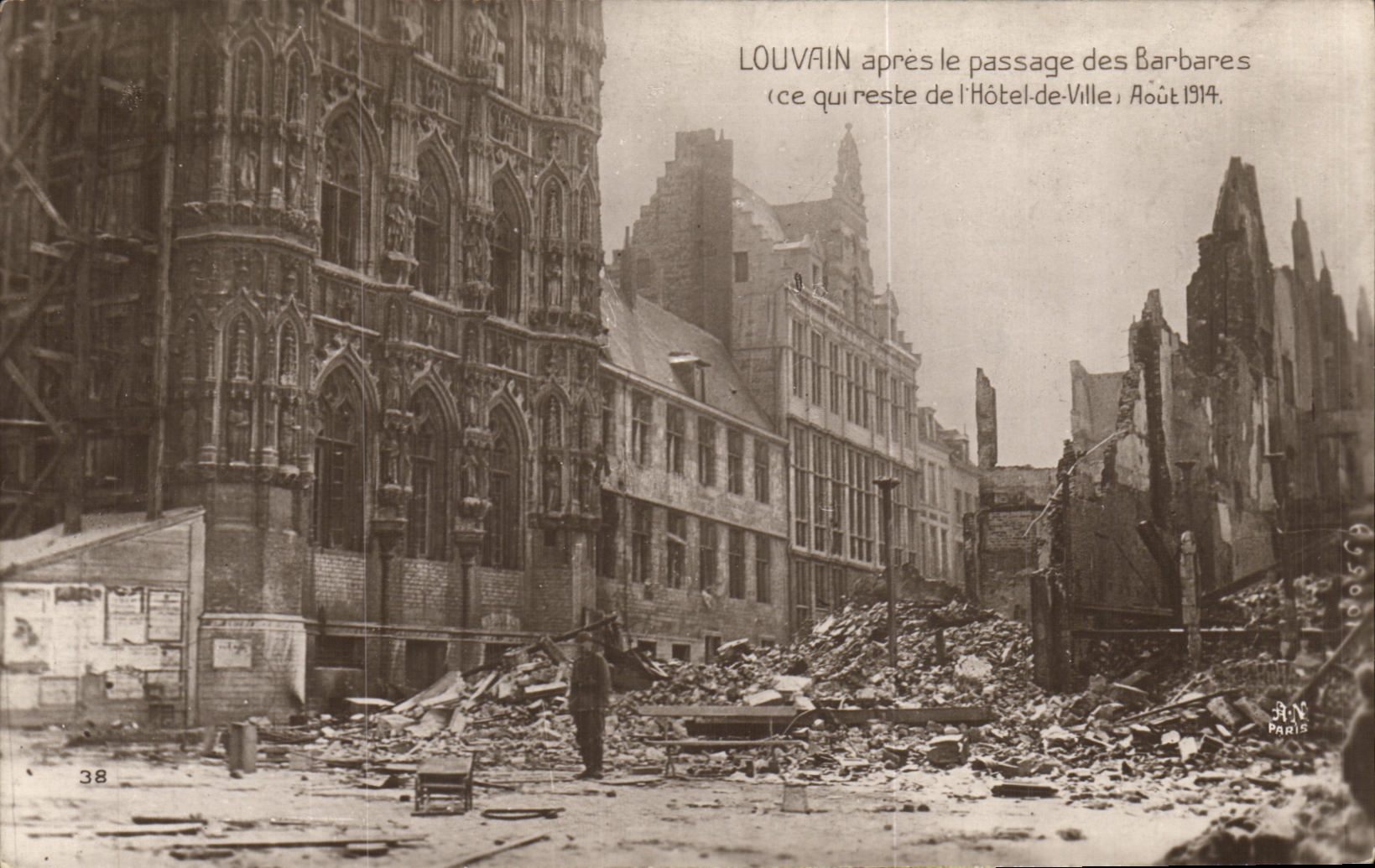 CPA Militaria Louvain Apres le Passage des Barbares qui reste de L Hotel de Ville 