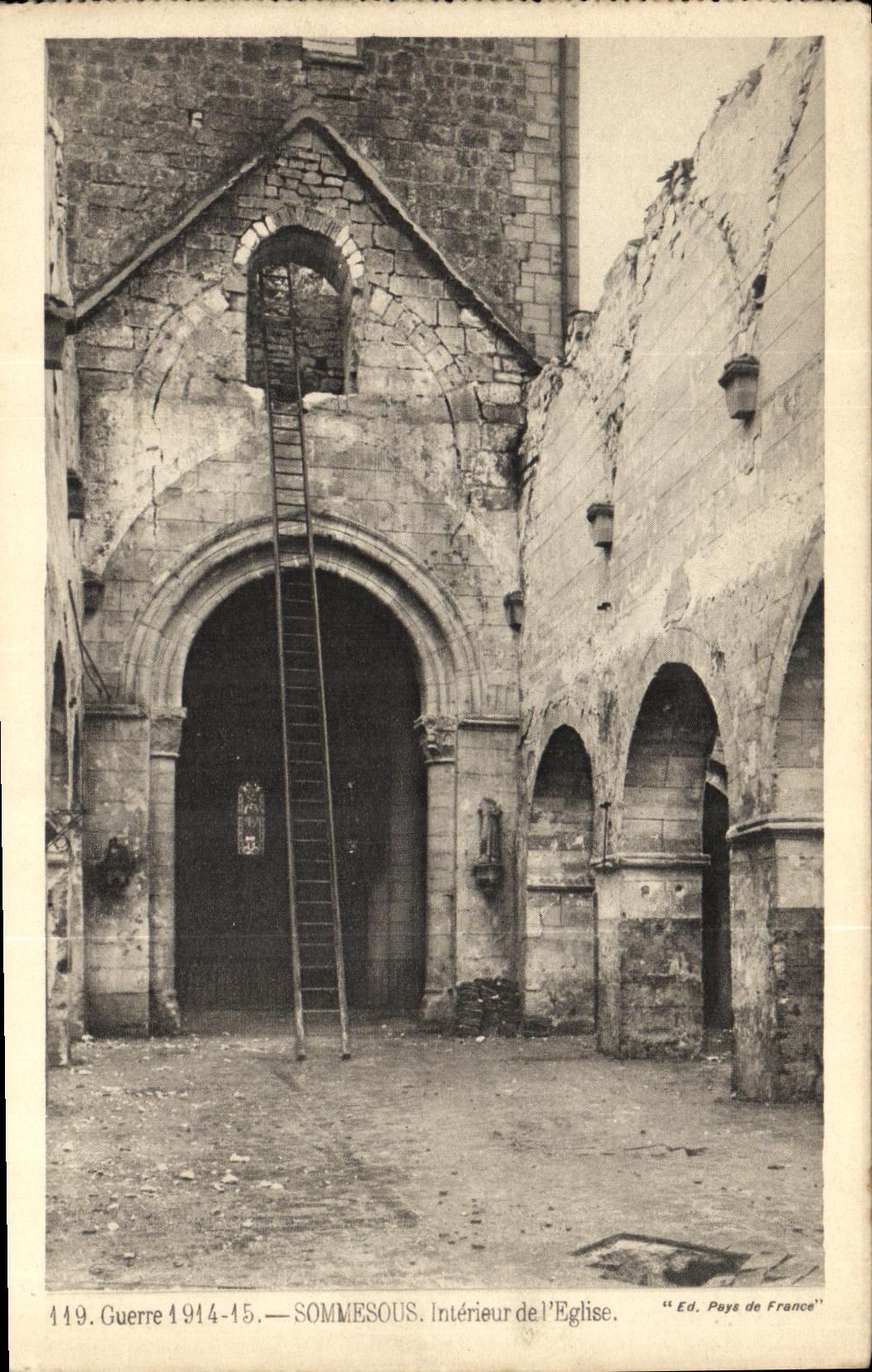 CPA Militaria Sommesous INterieur de l Eglise
