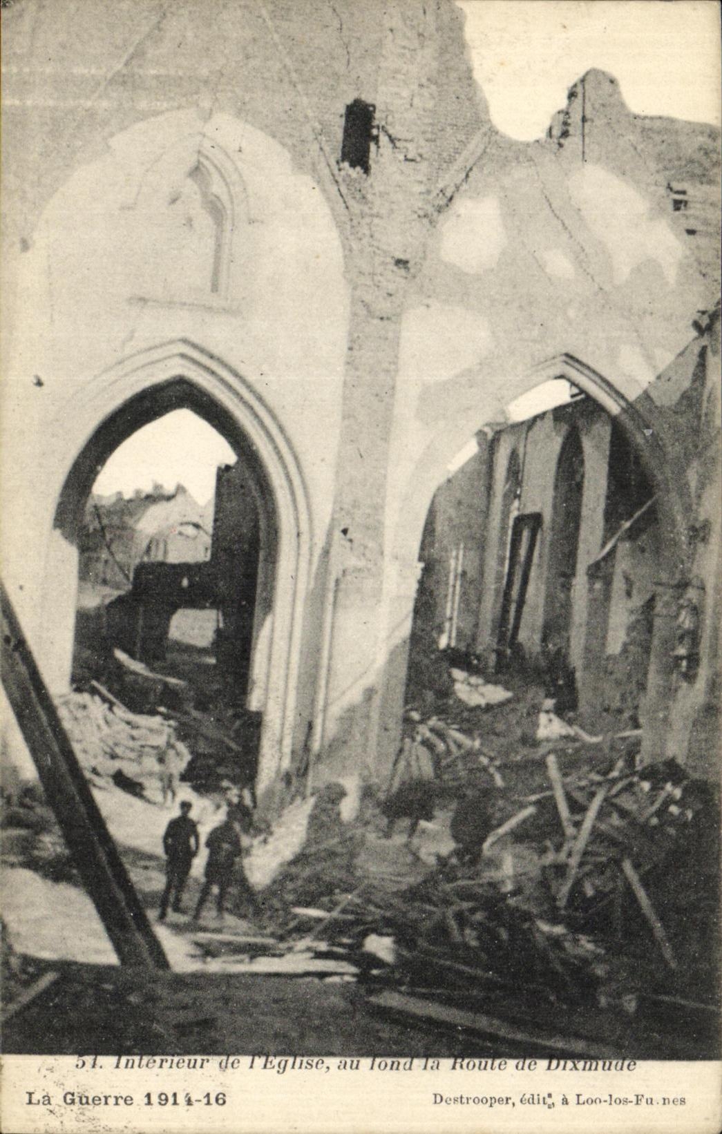 CPA Militaria Guerre Interieur de L Eglise au fond la Route de Dixmunde