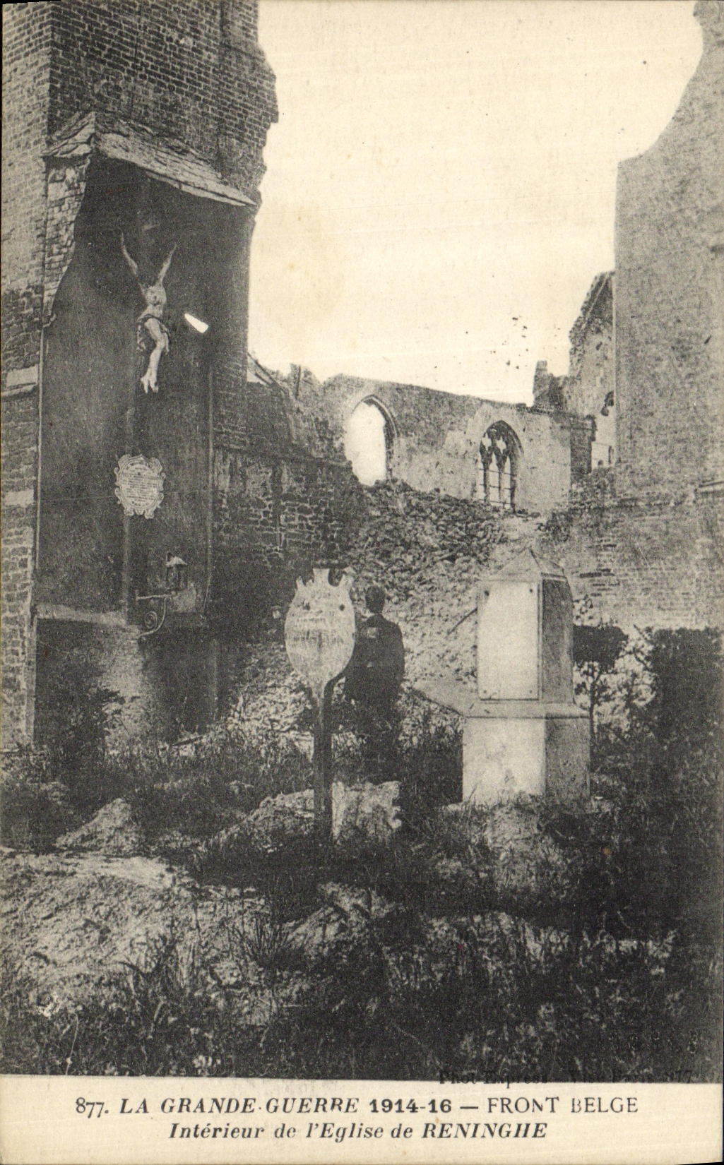 Intérieur de l'église de Reninghie — Ruines après la Grande Guerre 1914-16 — Front belge