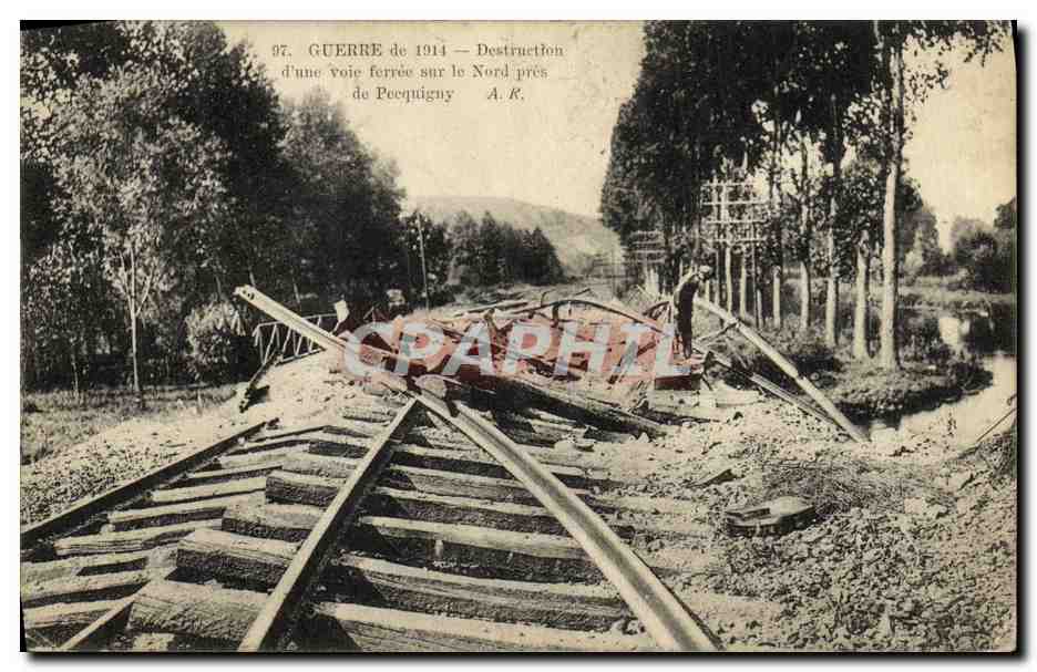 CPA Militaria La Grande Destruction d une Voie Ferree sur le Nord pres de Pecquigny 