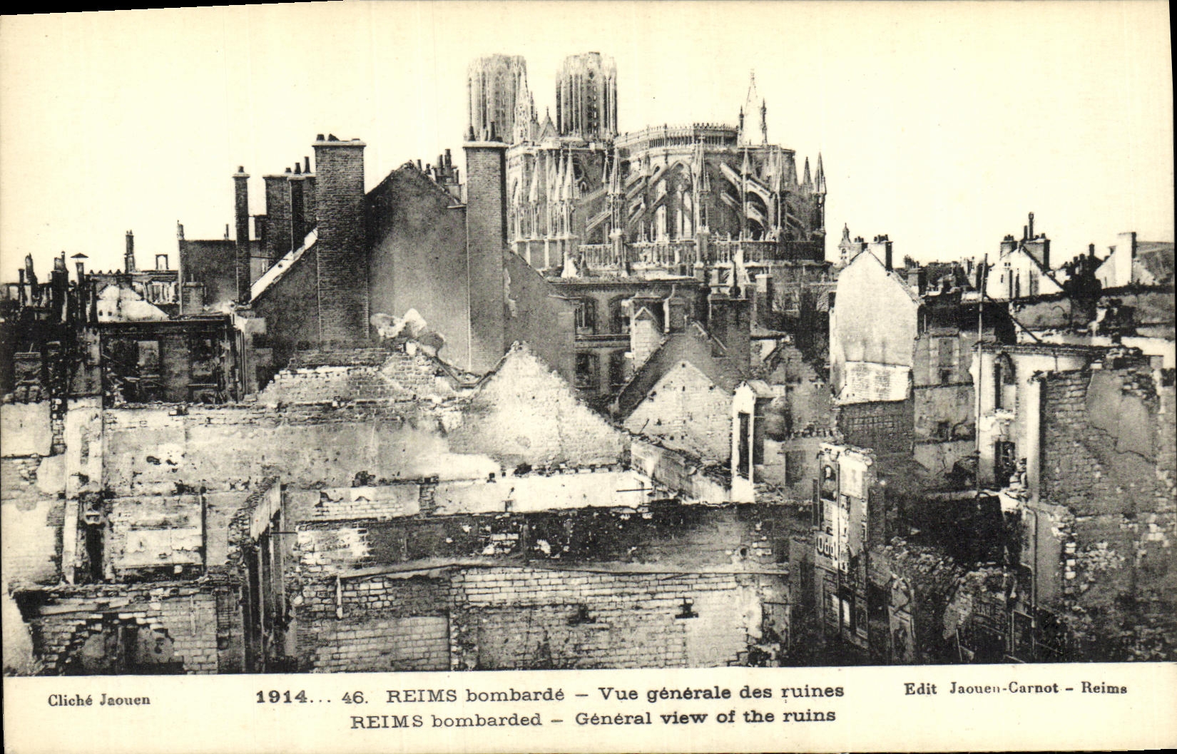 CPA Militaria Reims Bombarde Vue generale des ruines