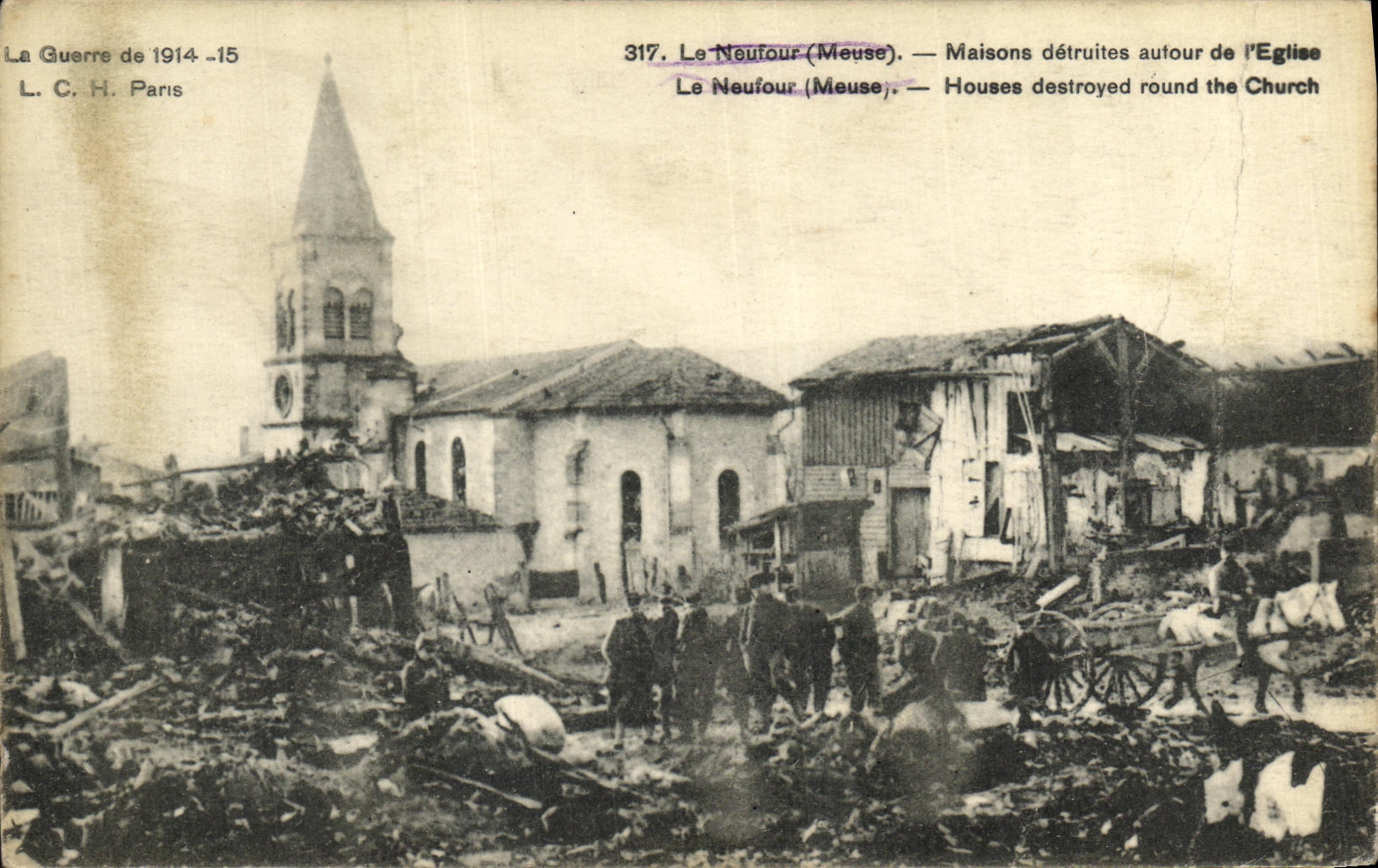 CPA Militaria le Neufour Maisons detruites autour de l eglise