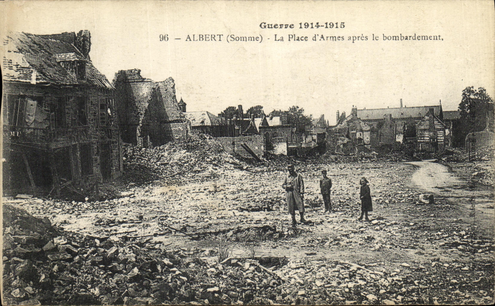CPA Militaria Albert La PLace d Armes apres le bombardement