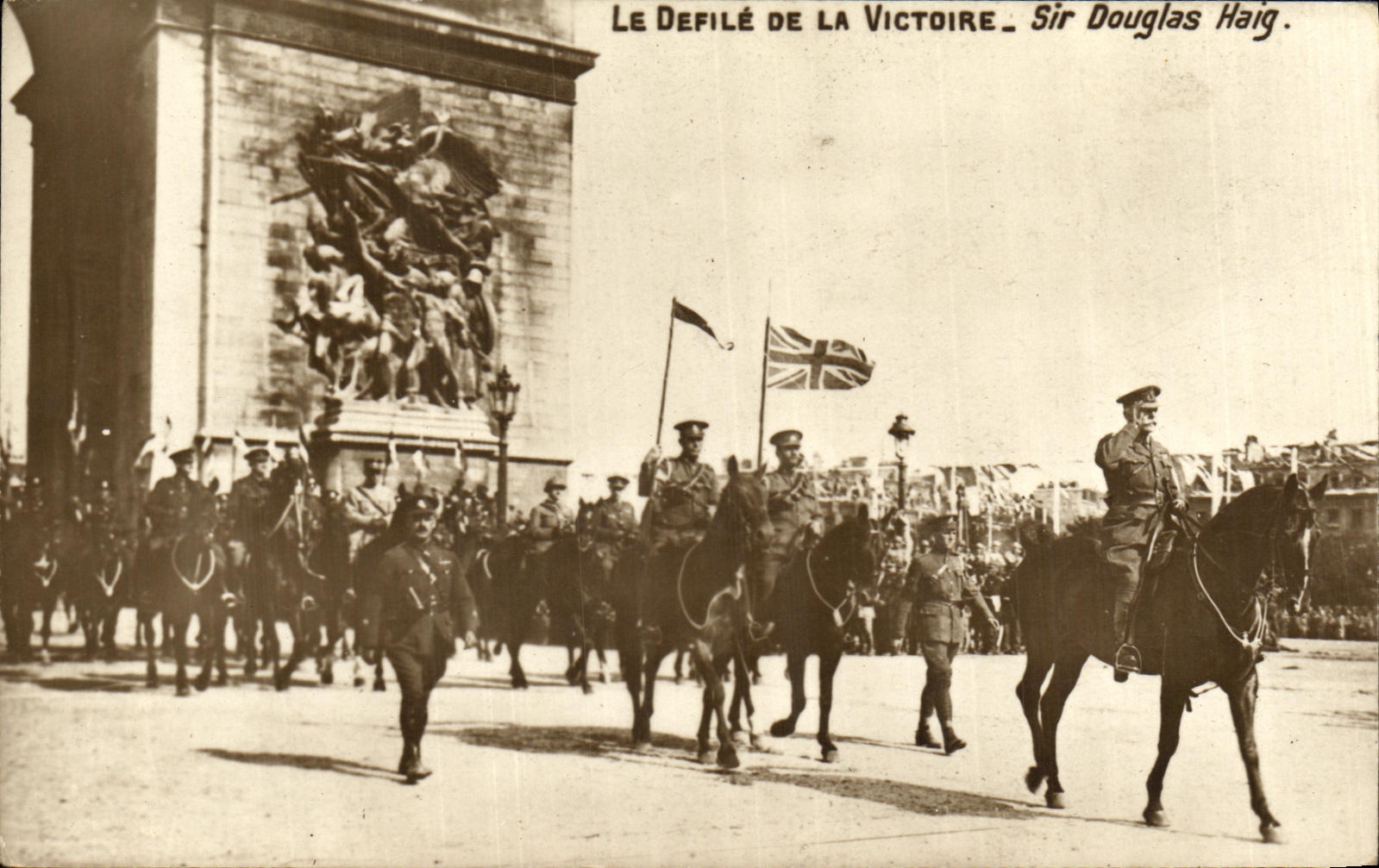 CPA Militaria Le Defile De La Victoire Sir Douglas Haig Paris Arc de TRiomphe 