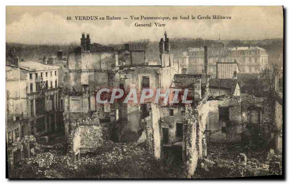 CPA Militaria Verdun en ruines au fond le cercle militaire 