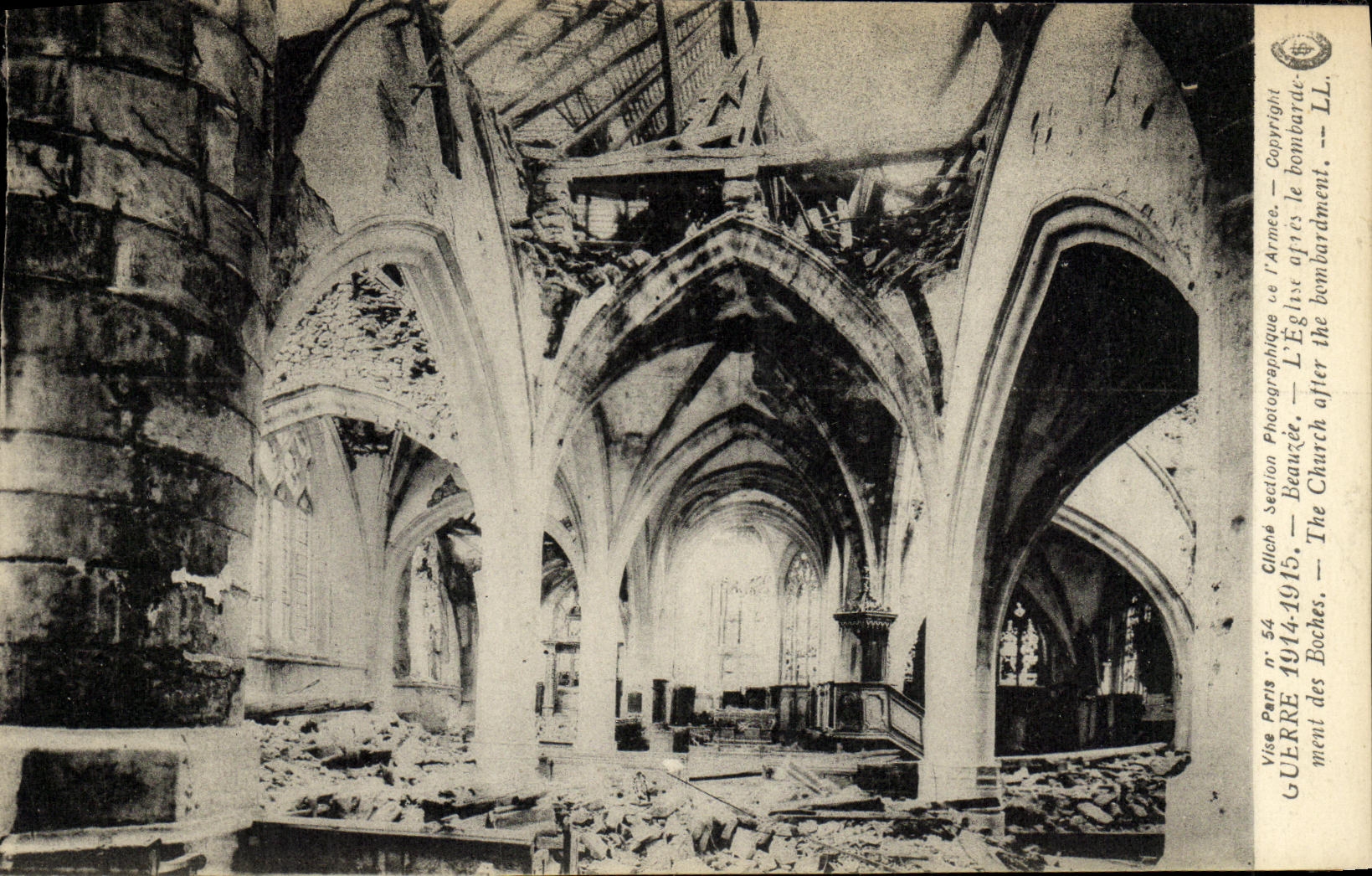 CPA Militaria Beauzeee L eglise apres le bombardement de l eglise 
