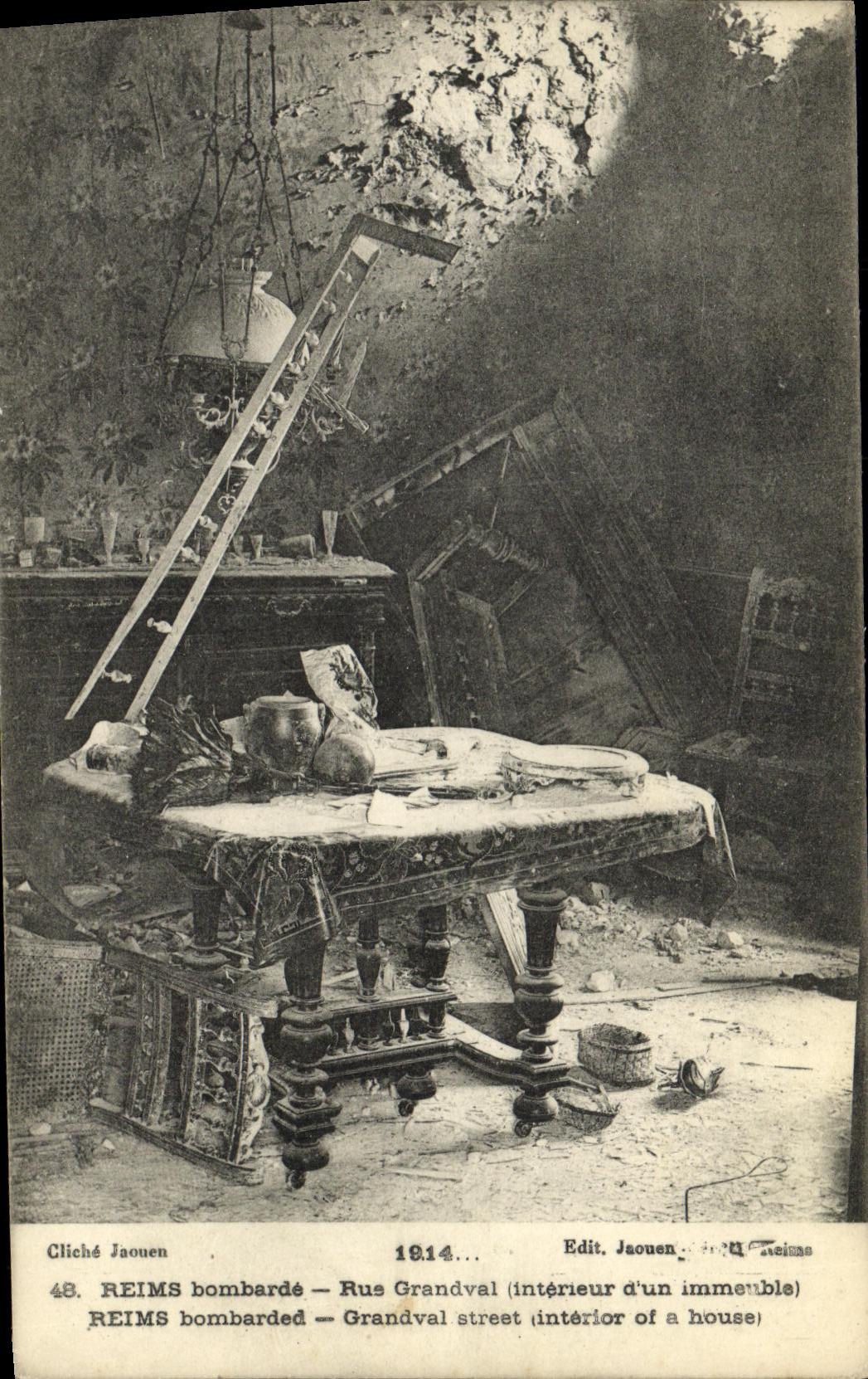 CPA Militaria Reims Bombardee Rue Grandval Interieur d un immeuble 