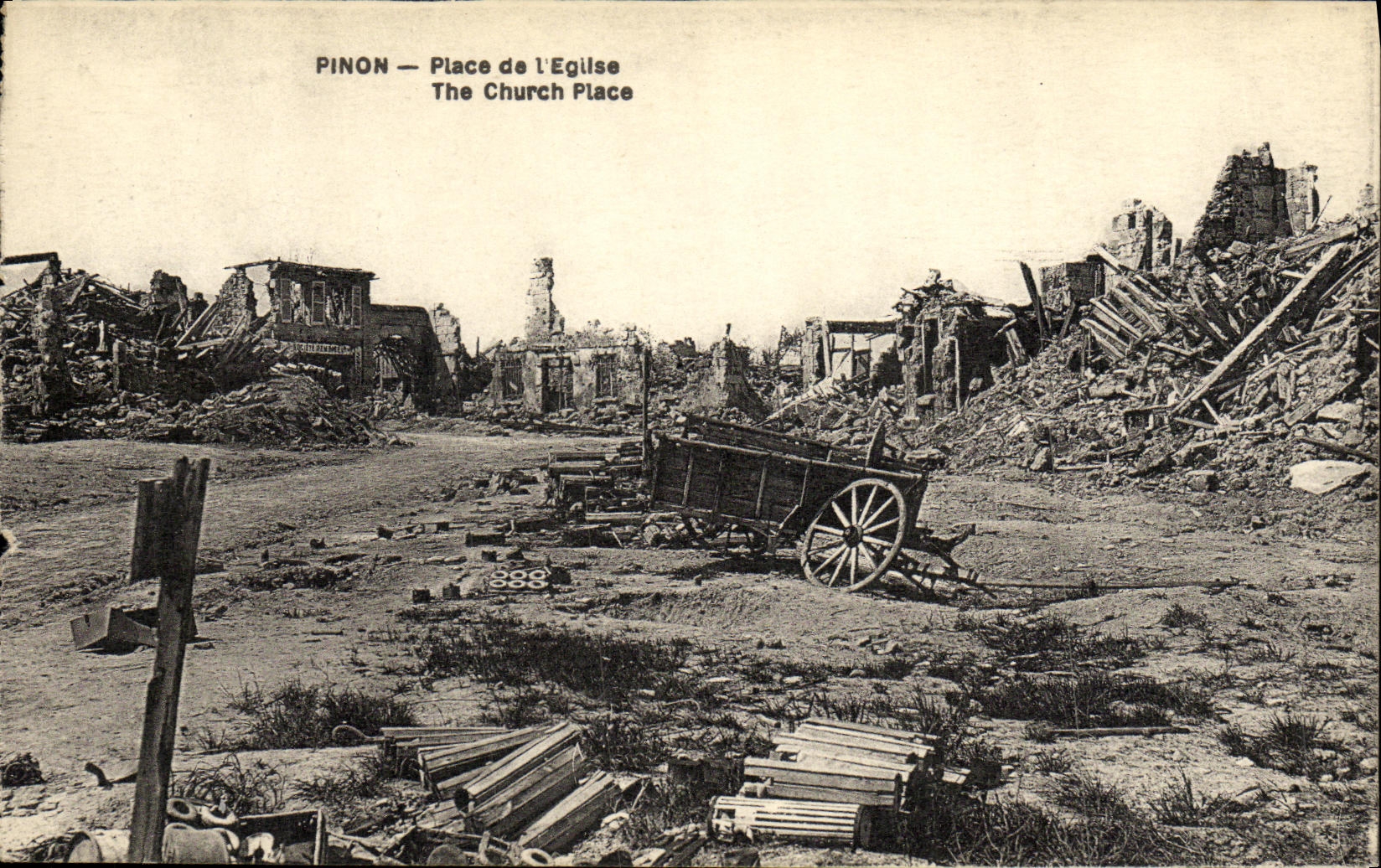 Antike Ansichtskarte Militaria Pinon Place de l'Eglise