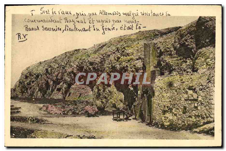 Fort de Vaux — pris par les Allemands malgré résistance du Commandant Raynal, repris le 2 novembre — Ossuaire de Douaumont