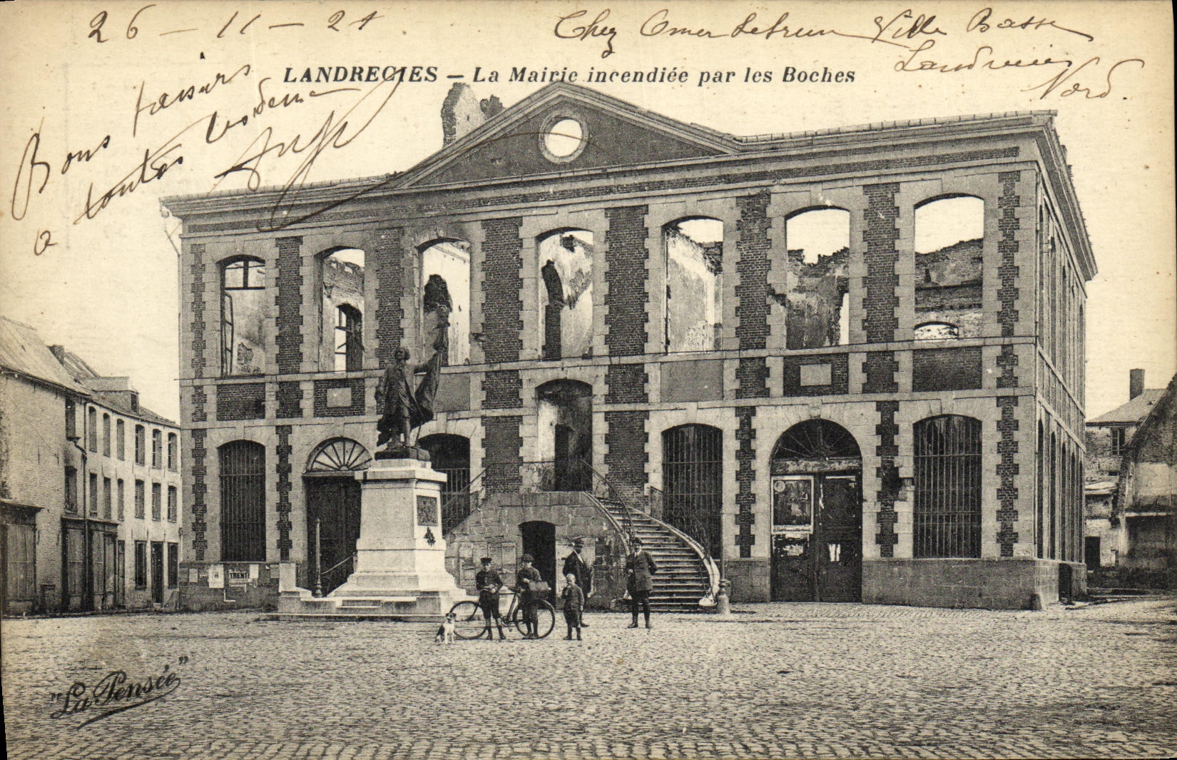 Landrecies — La Mairie incendiée par les Boches — La Pensée