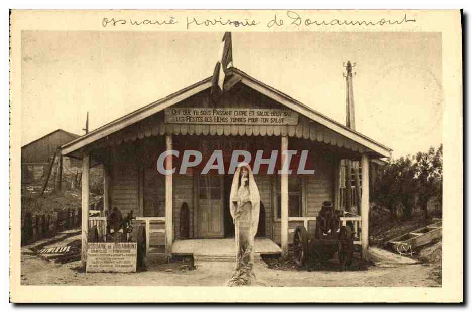 CPA Militaria Ossuaire provisoire de Douaumont Vue exterieure 