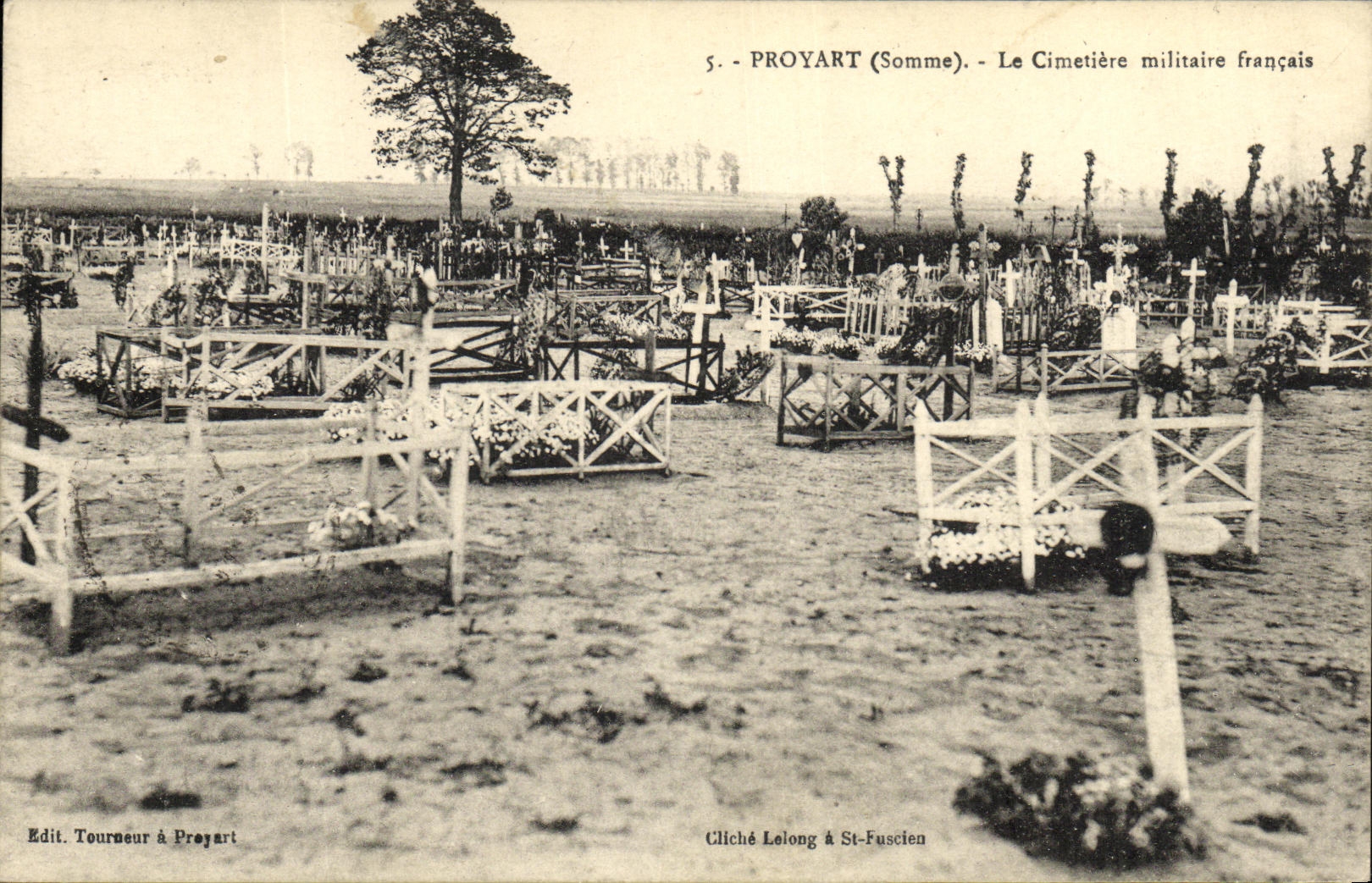 CPA Militaria Proyart Le Cimetiere militaire francais 