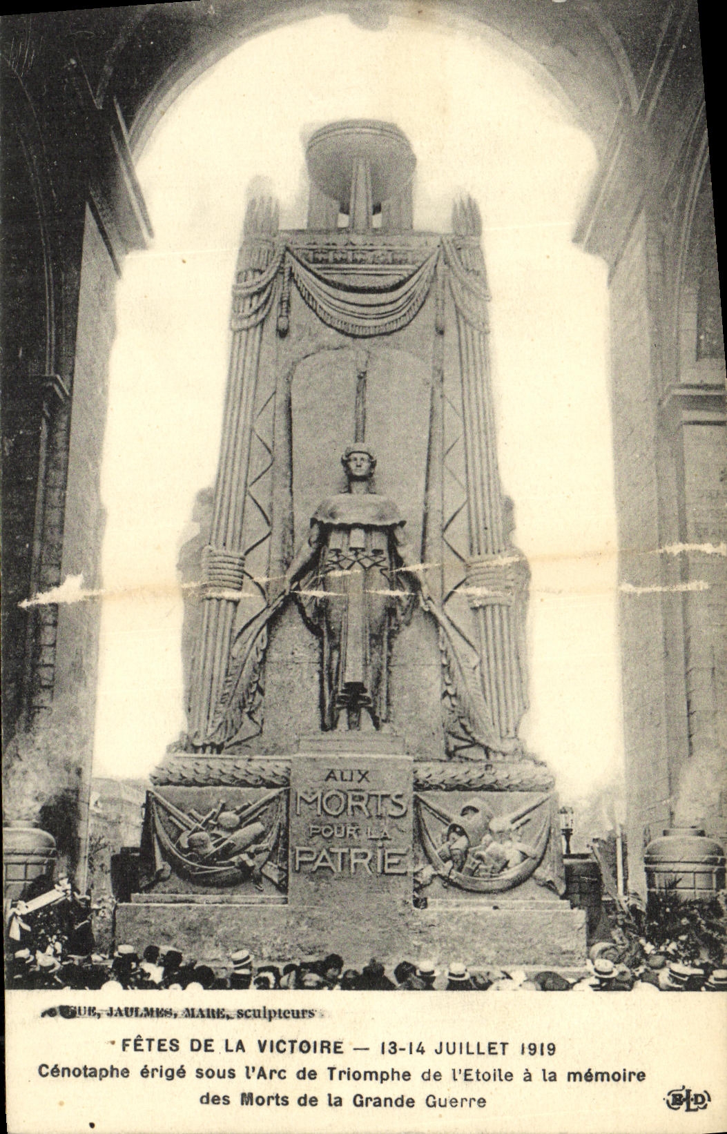 CPA Militaria Fetes De La Victoire Cenotaphe erige sous l Arc de triomphe de l Etoile Paris 