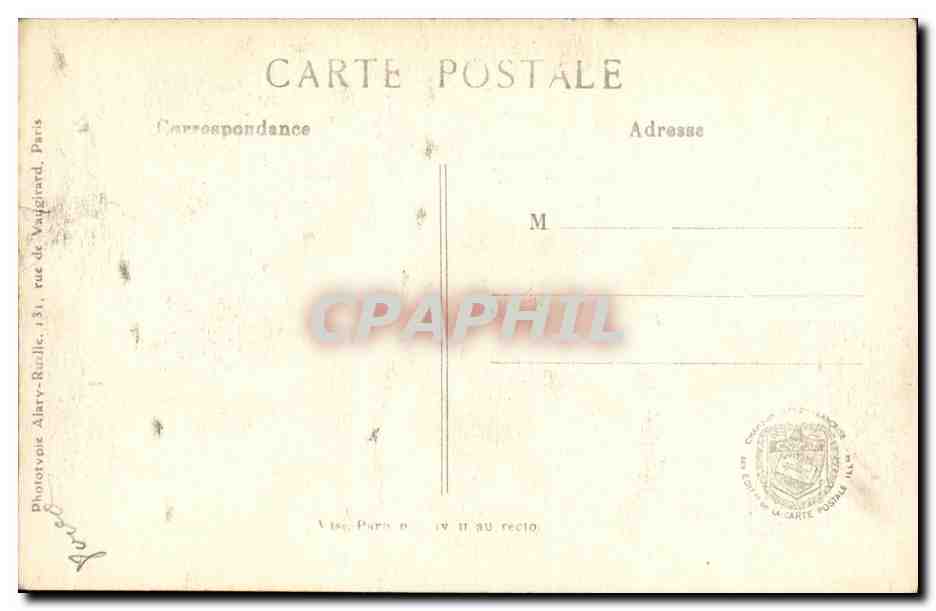 CPA Militaria Nieuport Place de la Gare Des marins francais se promenent au milieu des ruines  — Rückseite